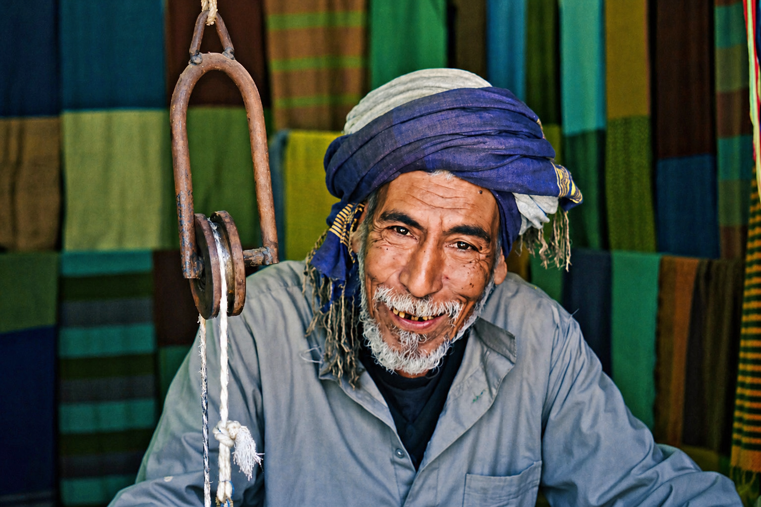 A weaver, before his cloth